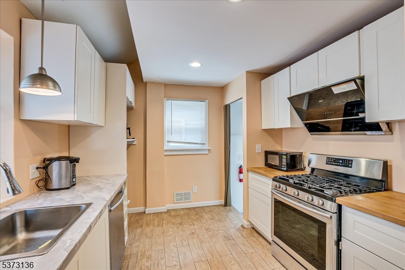 South Plainfield Boro, New Jersey 07080, United States, 3 Bedrooms Bedrooms, ,2 BathroomsBathrooms,Residential,Active,177376