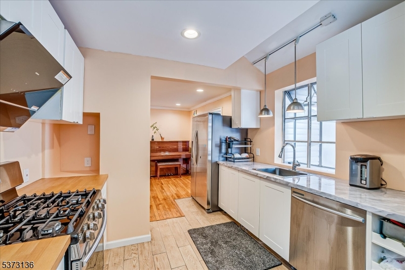 South Plainfield Boro, New Jersey 07080, United States, 3 Bedrooms Bedrooms, ,2 BathroomsBathrooms,Residential,Active,177376