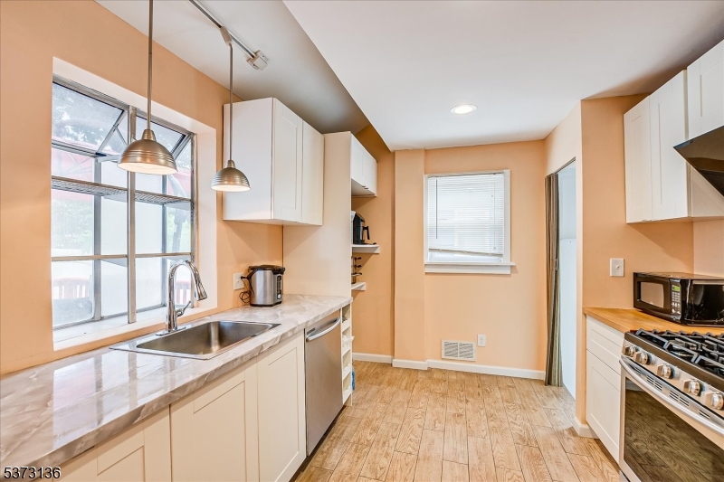 South Plainfield Boro, New Jersey 07080, United States, 3 Bedrooms Bedrooms, ,2 BathroomsBathrooms,Residential,Active,177376