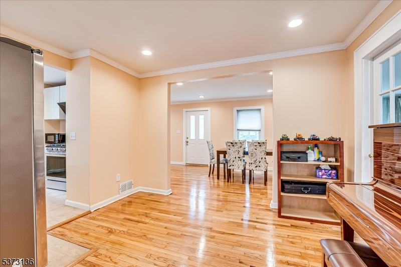 South Plainfield Boro, New Jersey 07080, United States, 3 Bedrooms Bedrooms, ,2 BathroomsBathrooms,Residential,Active,177376