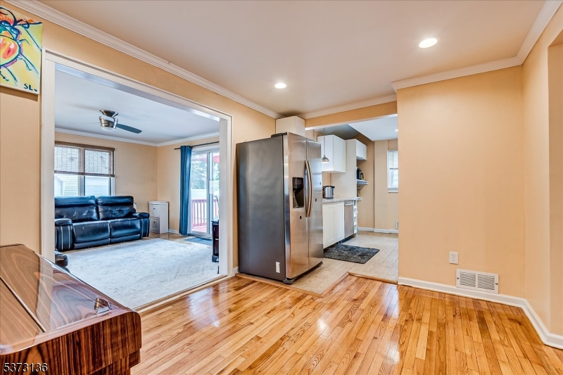 South Plainfield Boro, New Jersey 07080, United States, 3 Bedrooms Bedrooms, ,2 BathroomsBathrooms,Residential,Active,177376