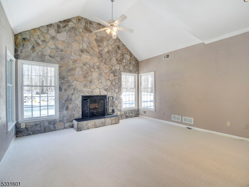 POETS PEAK - Residential