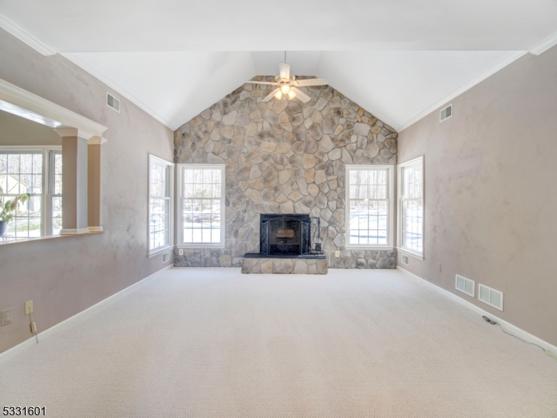 POETS PEAK - Residential