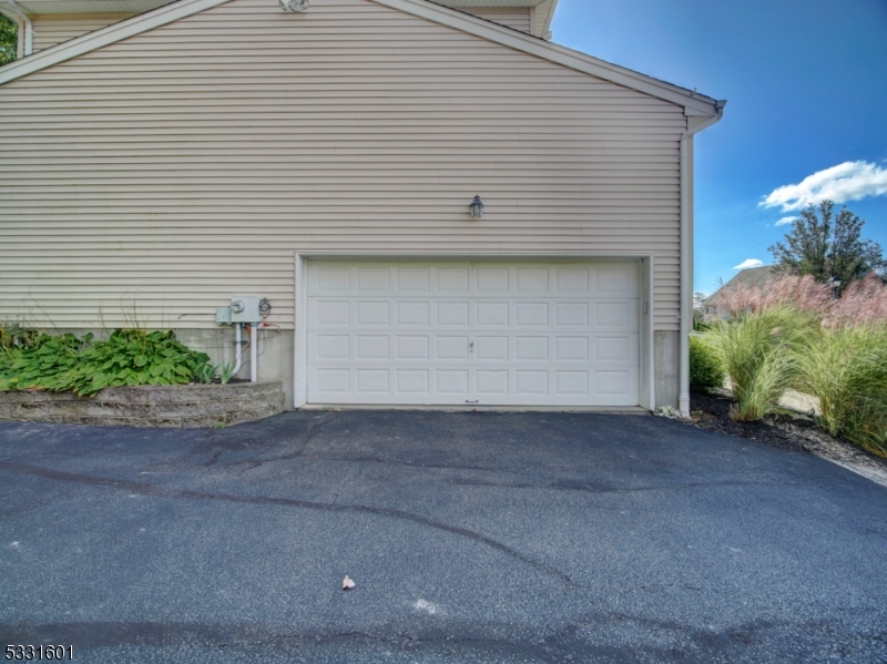 POETS PEAK - Residential