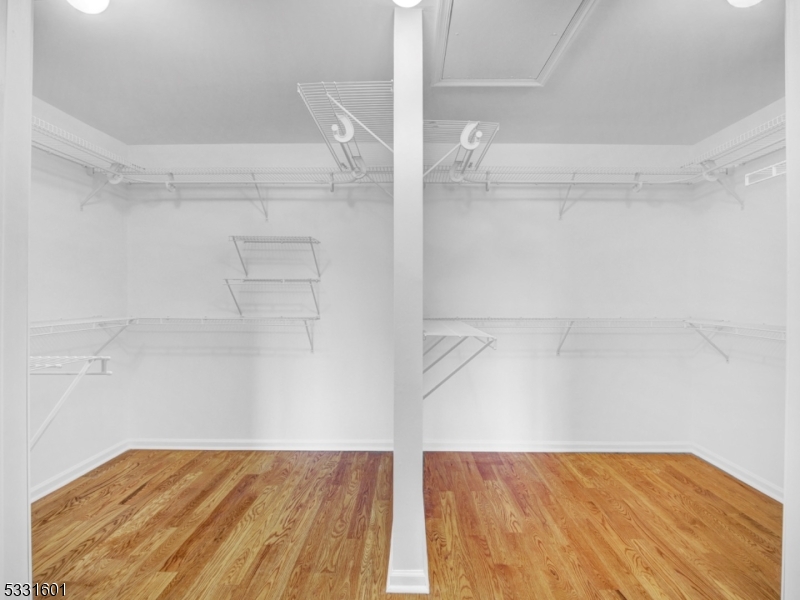 POETS PEAK - Residential