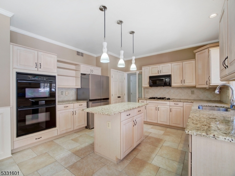 POETS PEAK - Residential