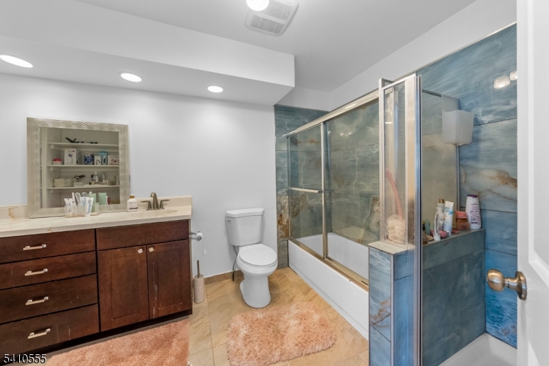 The Pointe At Stoneview - Residential