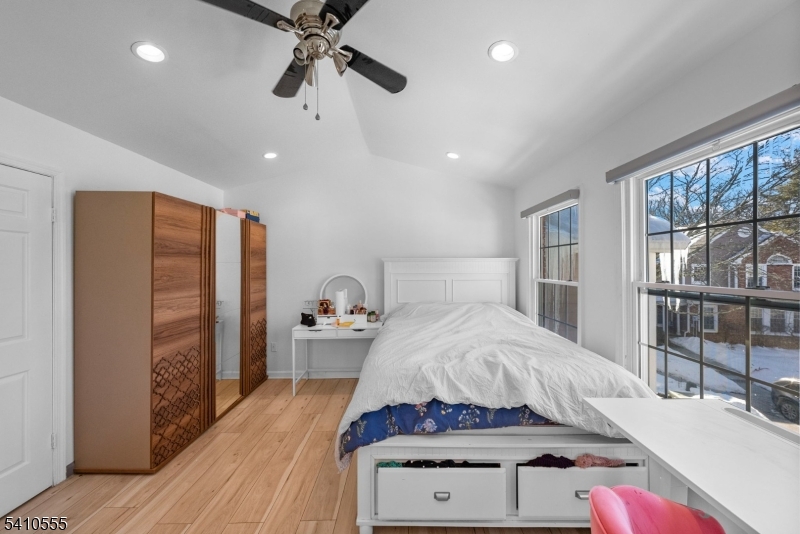 The Pointe At Stoneview - Residential