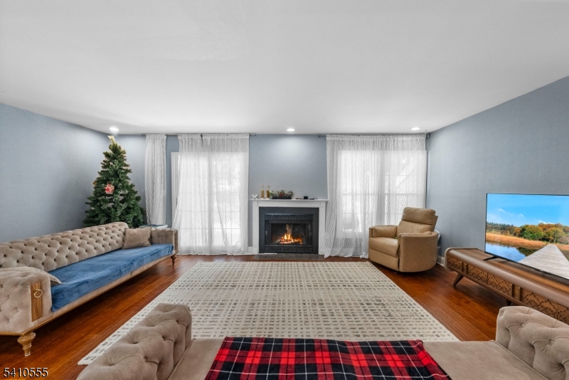 The Pointe At Stoneview - Residential