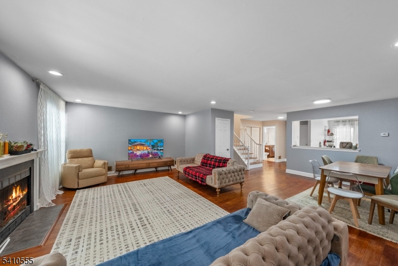 The Pointe At Stoneview - Residential