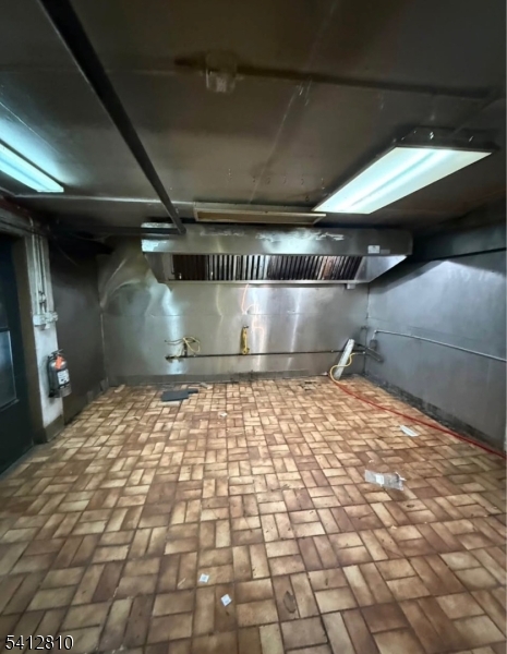 Brook Valley - Commercial Lease