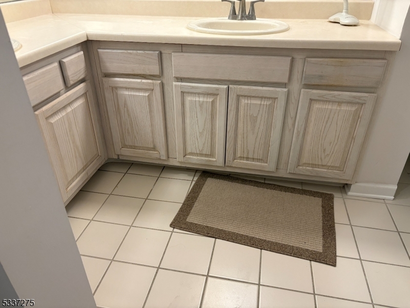 Rockaway Twp., New Jersey 07866, United States, 2 Bedrooms Bedrooms, ,2 BathroomsBathrooms,Residential,Pending,6914