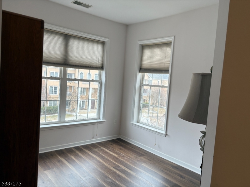 Rockaway Twp., New Jersey 07866, United States, 2 Bedrooms Bedrooms, ,2 BathroomsBathrooms,Residential,Pending,6914