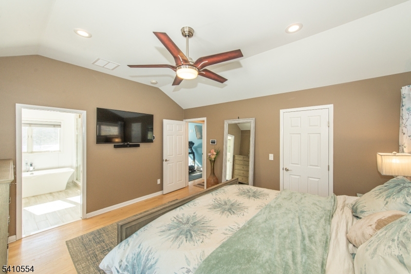 Ironia - Residential