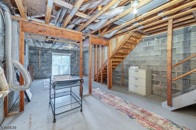 West Orange Twp., New Jersey 07052, United States, 1 Bedroom Bedrooms, ,2 BathroomsBathrooms,Residential,Active,156809