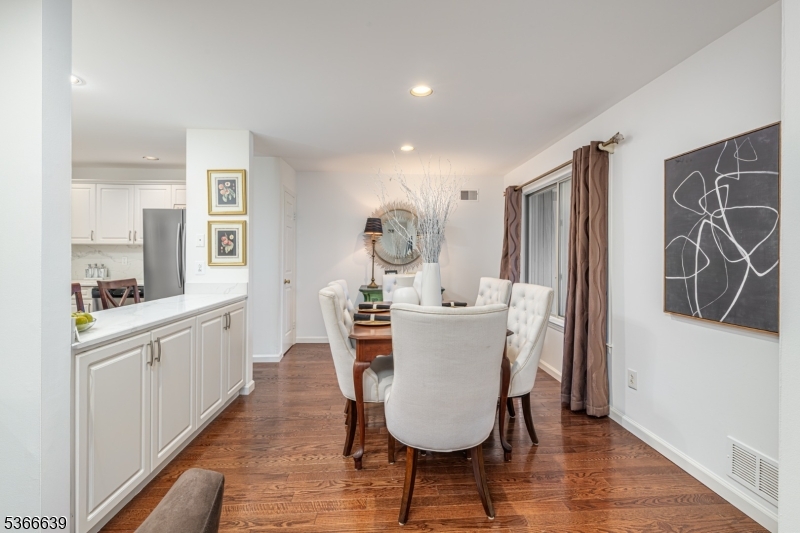 West Orange Twp., New Jersey 07052, United States, 1 Bedroom Bedrooms, ,2 BathroomsBathrooms,Residential,Active,156809