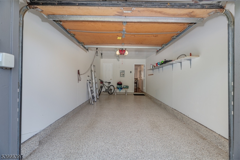 West Orange Twp., New Jersey 07052, United States, 1 Bedroom Bedrooms, ,2 BathroomsBathrooms,Residential,Active,156809