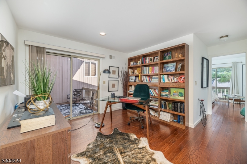 West Orange Twp., New Jersey 07052, United States, 1 Bedroom Bedrooms, ,2 BathroomsBathrooms,Residential,Active,156809