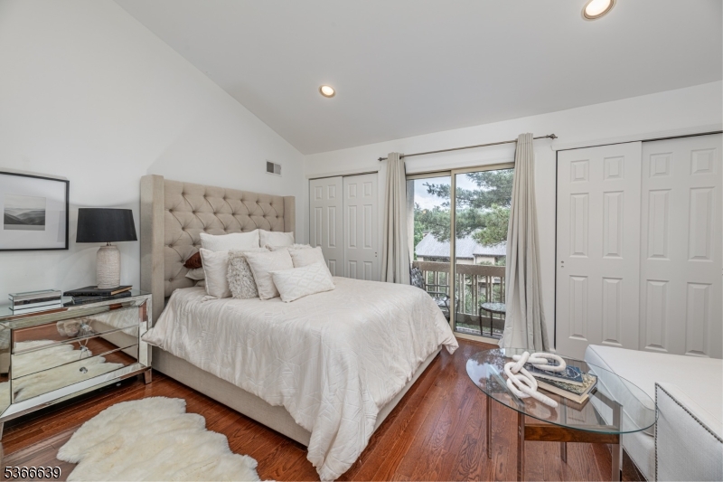 West Orange Twp., New Jersey 07052, United States, 1 Bedroom Bedrooms, ,2 BathroomsBathrooms,Residential,Active,156809