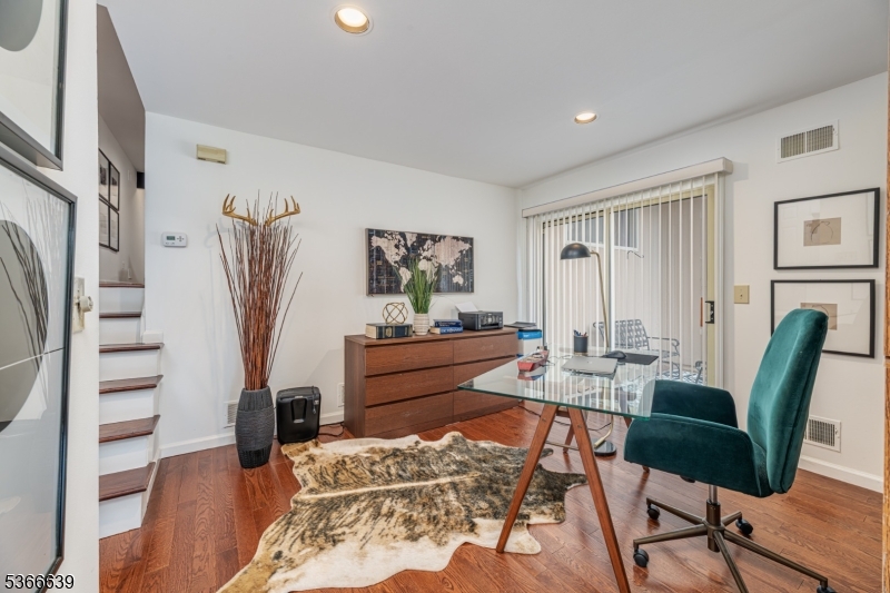 West Orange Twp., New Jersey 07052, United States, 1 Bedroom Bedrooms, ,2 BathroomsBathrooms,Residential,Active,156809