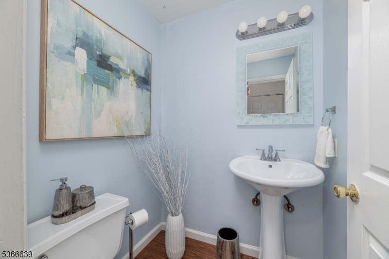 West Orange Twp., New Jersey 07052, United States, 1 Bedroom Bedrooms, ,2 BathroomsBathrooms,Residential,Active,156809