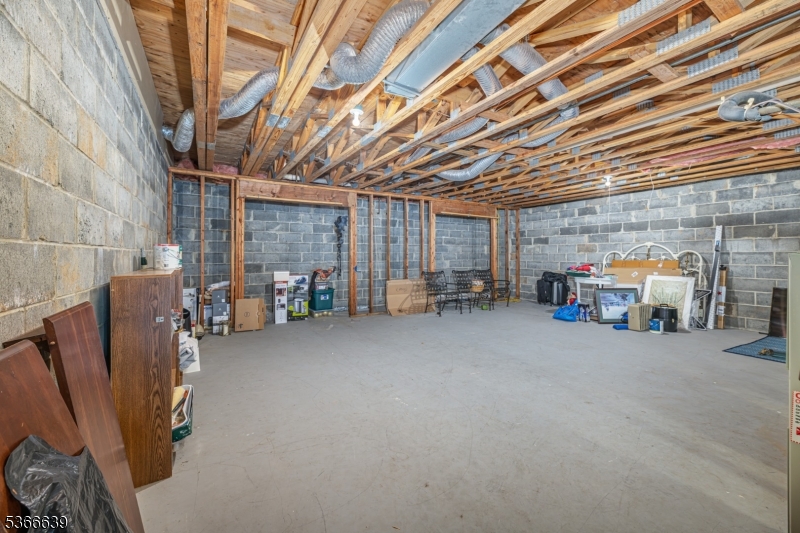 West Orange Twp., New Jersey 07052, United States, 1 Bedroom Bedrooms, ,2 BathroomsBathrooms,Residential,Active,156809