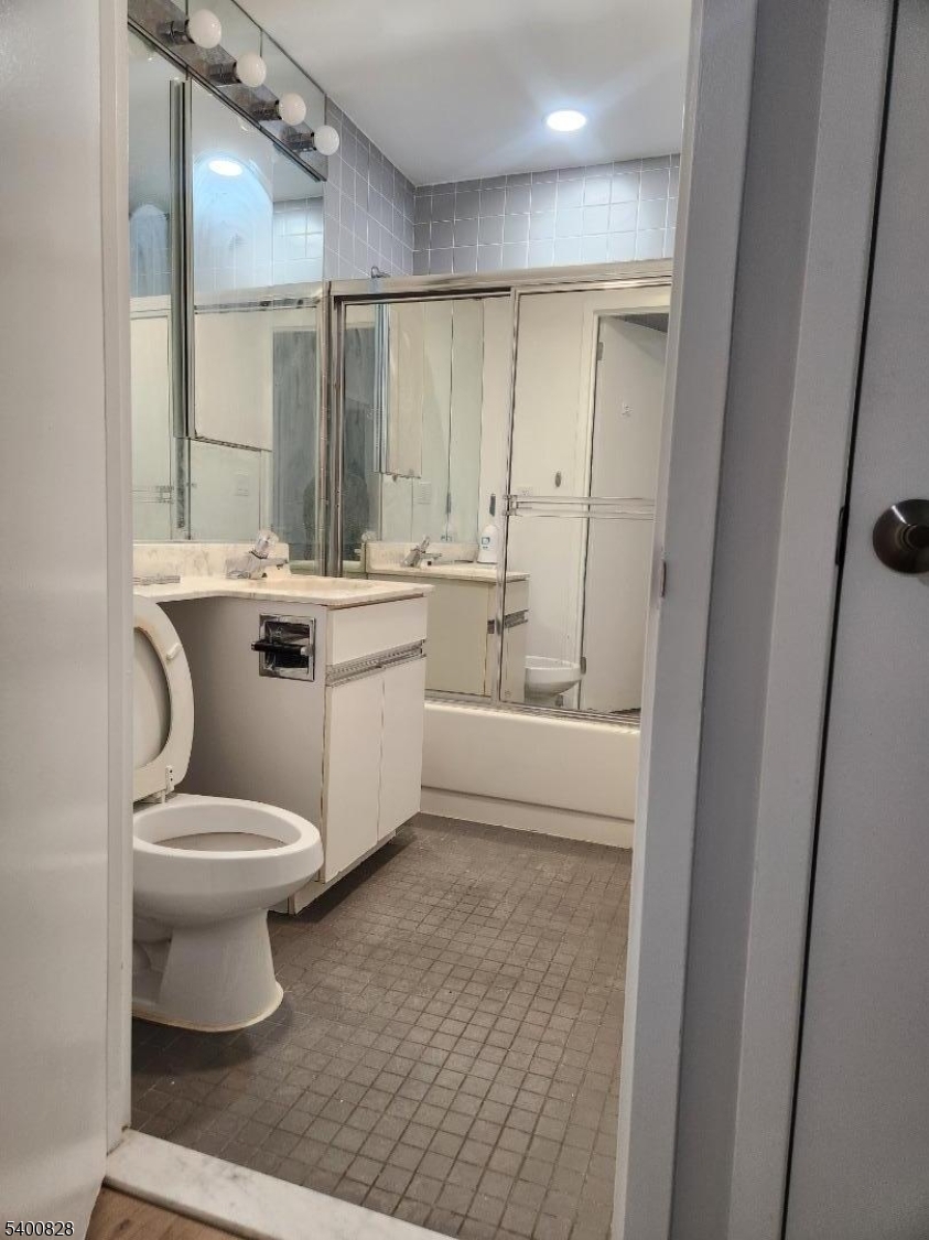 Renaissance Towers - Residential Lease