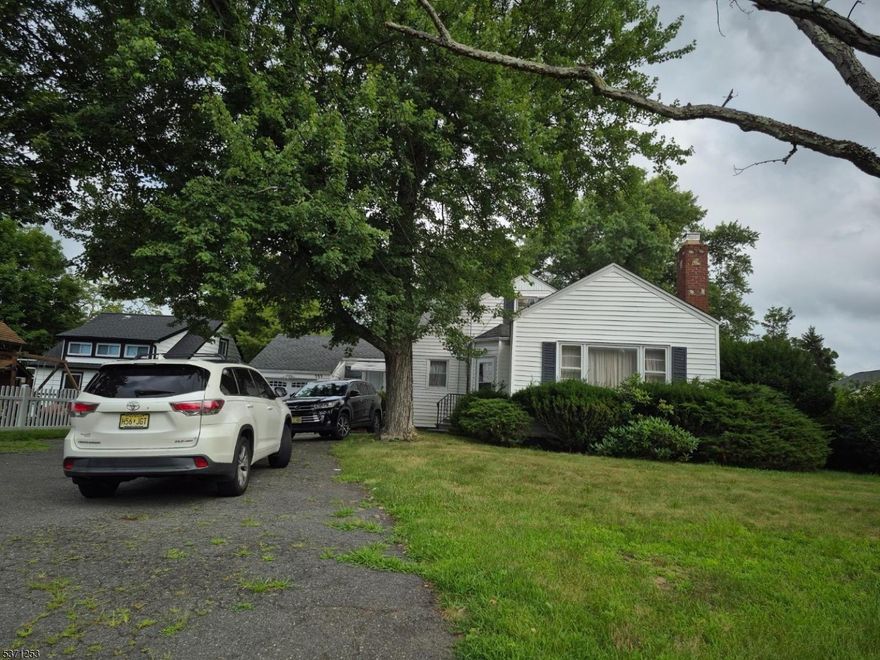 Nice Split/Colonial with lot of potential, located in the St. Cloud section of West Orange, this home has 5 bedrooms one full and one-half bathroom. AS IS