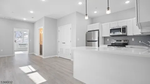 MLS: 3951508