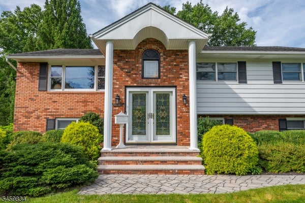 14 JACLYN DR, EAST HANOVER, NJ 07936 - Image e019cfce444e4f09b8b17efa760fb01f/1481373785