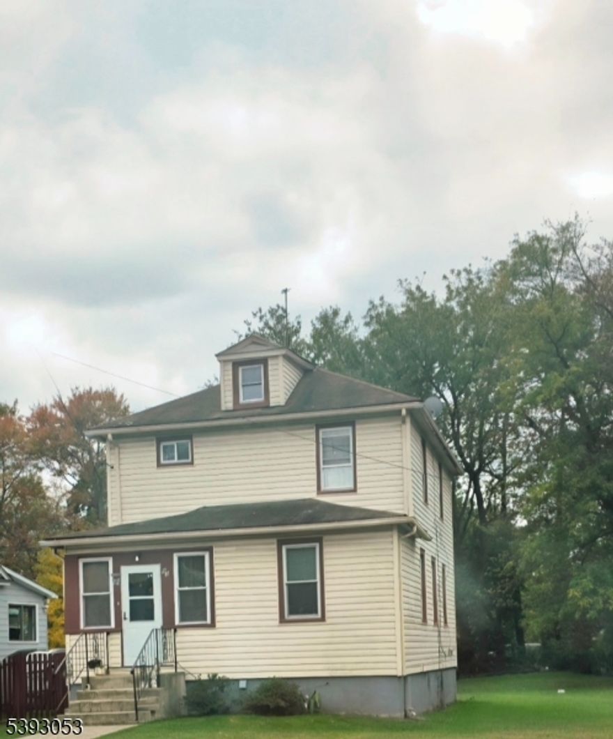 Excellent location close to major highways, schools, shopping and parks. Offers 3 spacious Bedrooms and 2 Bathrooms and spacious backyard. Come and see this property and make it your own! Great investment if your looking for a potential rental with a good location. Buyer responsible for CO.