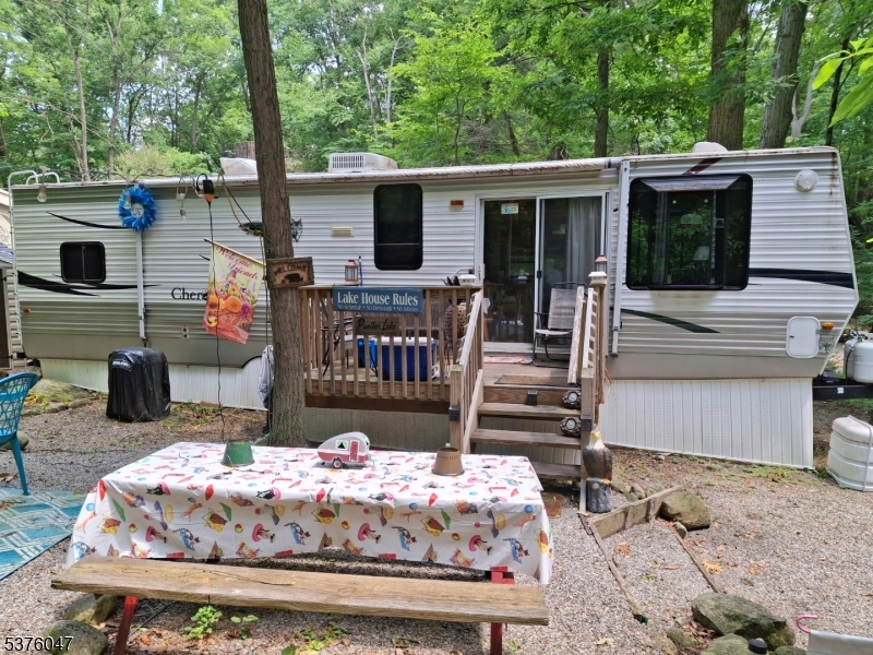 Byram Twp., New Jersey 07821, United States, 1 Bedroom Bedrooms, ,1 BathroomBathrooms,Residential,Active,189067