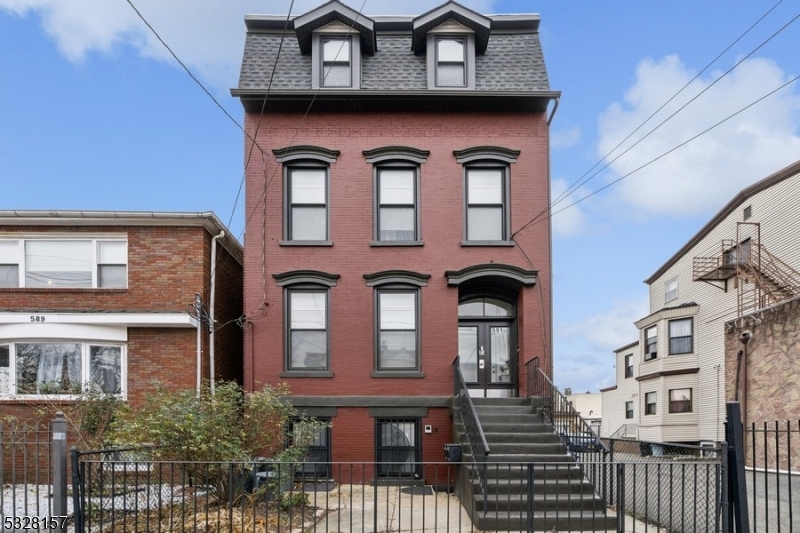 Jersey City, New Jersey 07304, United States, 3 Bedrooms Bedrooms, ,3 BathroomsBathrooms,Residential,Active,26982