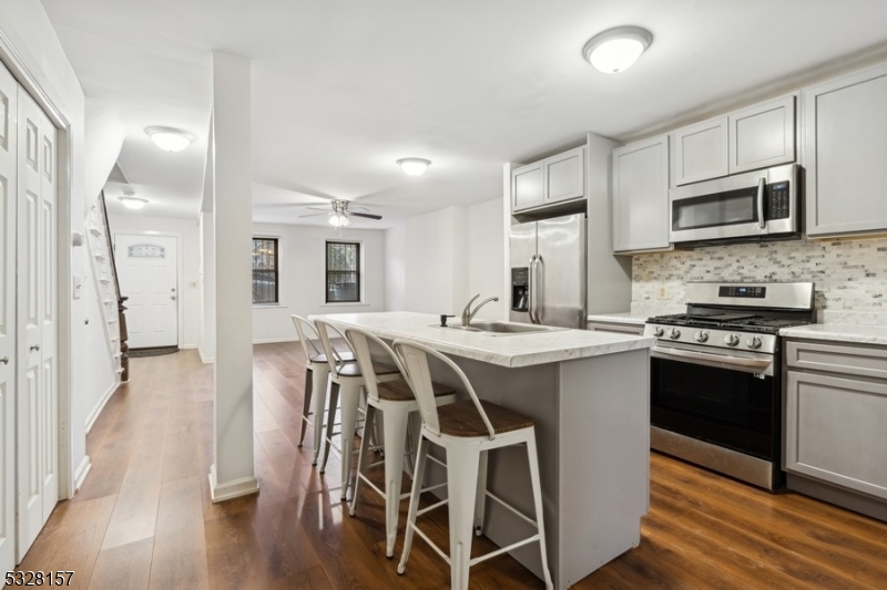 Jersey City, New Jersey 07304, United States, 3 Bedrooms Bedrooms, ,3 BathroomsBathrooms,Residential,Active,26982