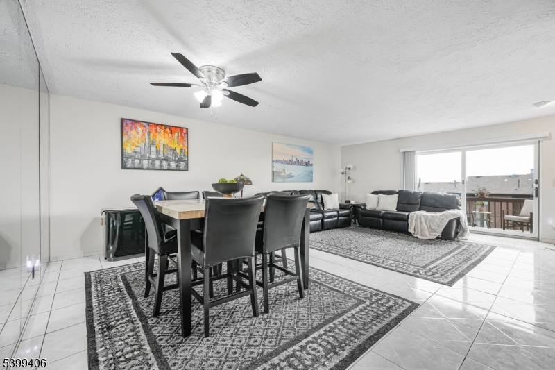 Highview At Hawthorne - Residential