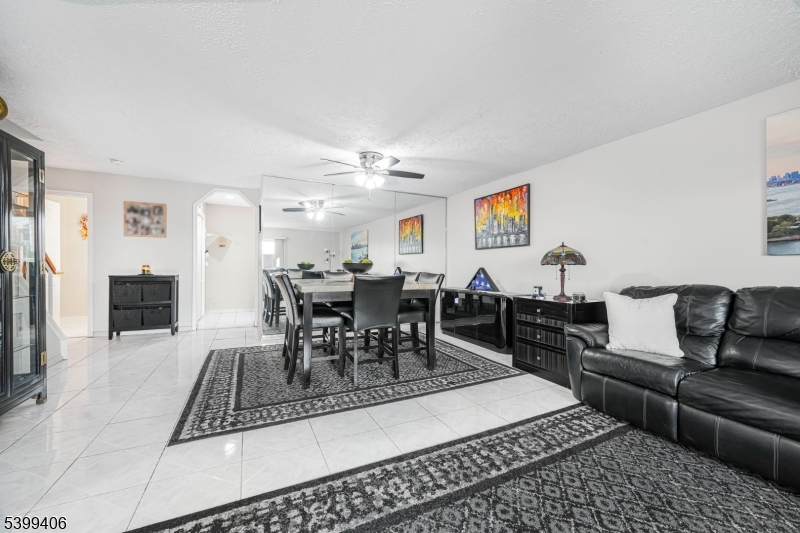 Highview At Hawthorne - Residential