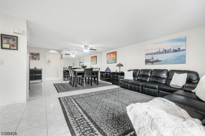 Highview At Hawthorne - Residential