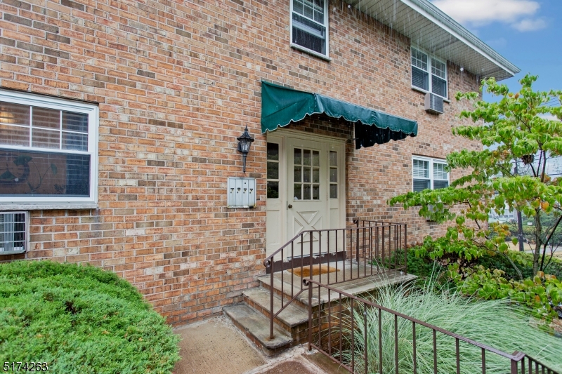 Oak Court - Residential