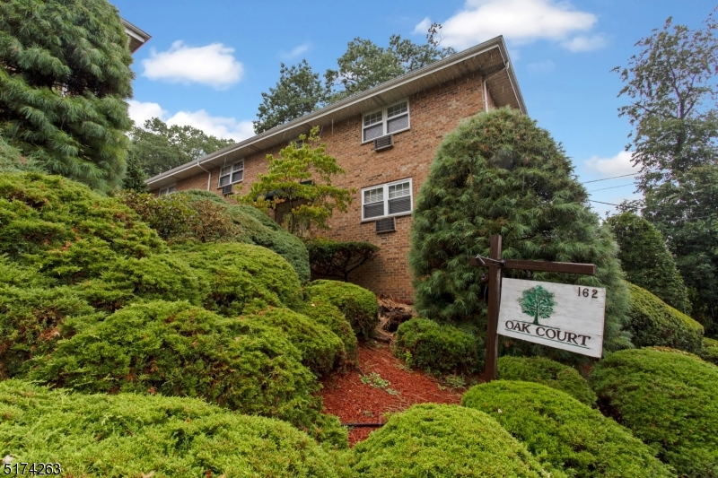 Oak Court - Residential