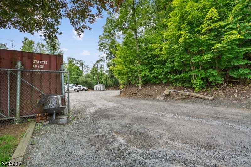 OUTDOOR TRUCK PARKING - Commercial Lease