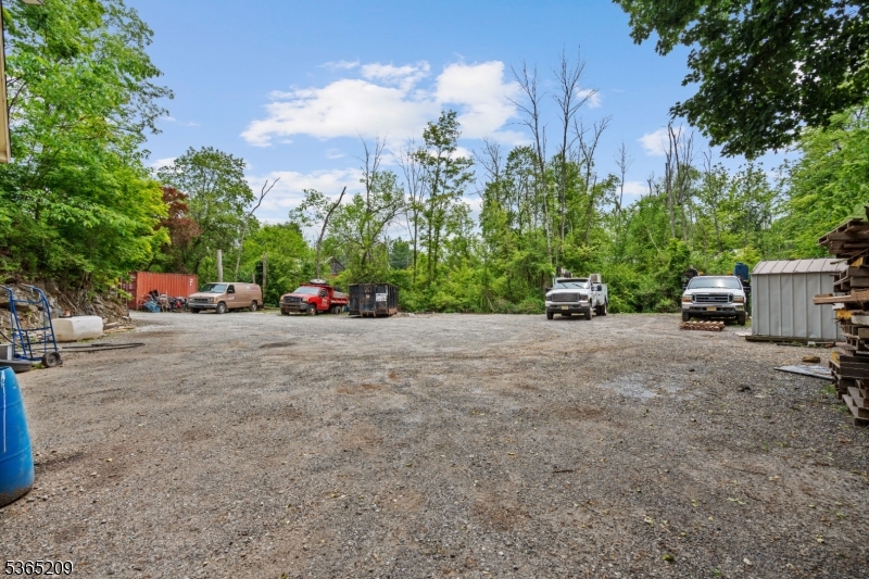 OUTDOOR TRUCK PARKING - Commercial Lease