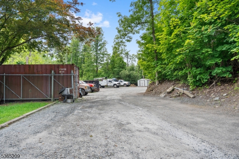 OUTDOOR TRUCK PARKING - Commercial Lease