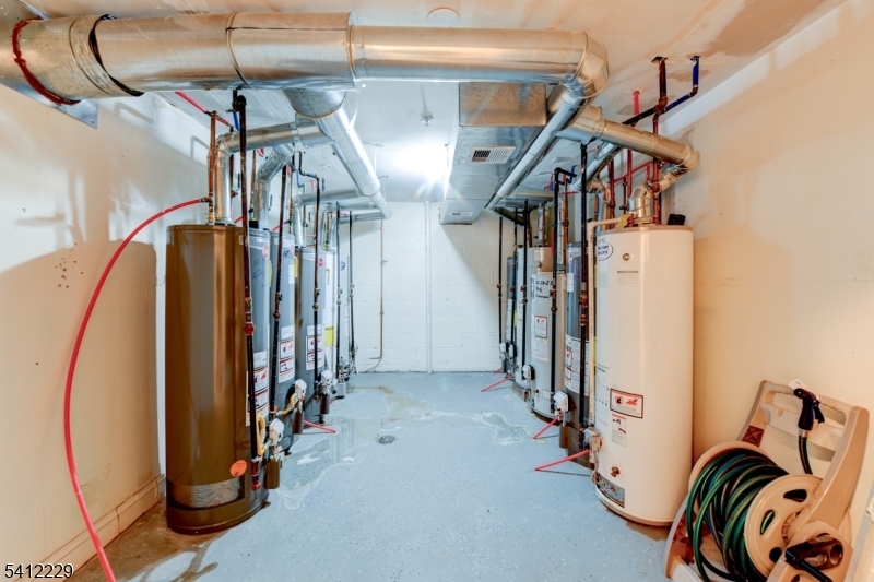 North Newark - Commercial Sale