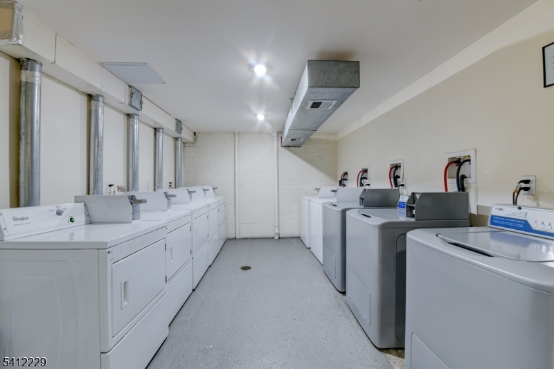 North Newark - Commercial Sale