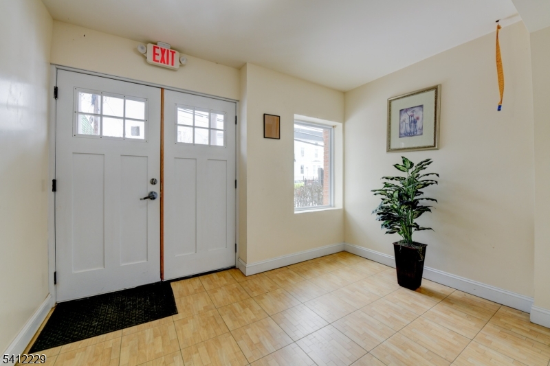 North Newark - Commercial Sale