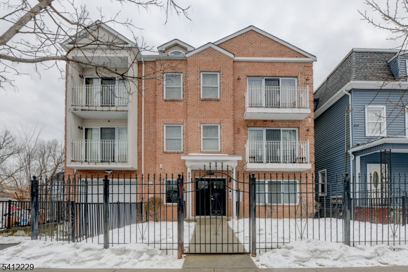 North Newark - Commercial Sale