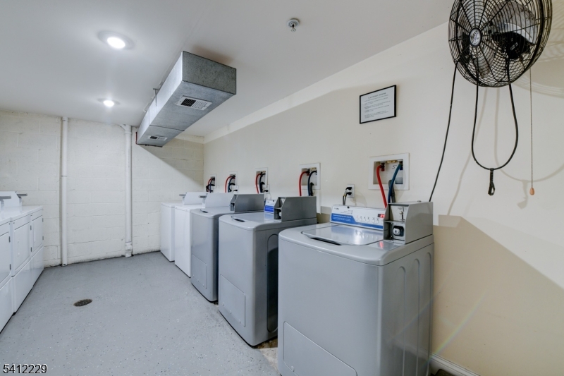 North Newark - Commercial Sale