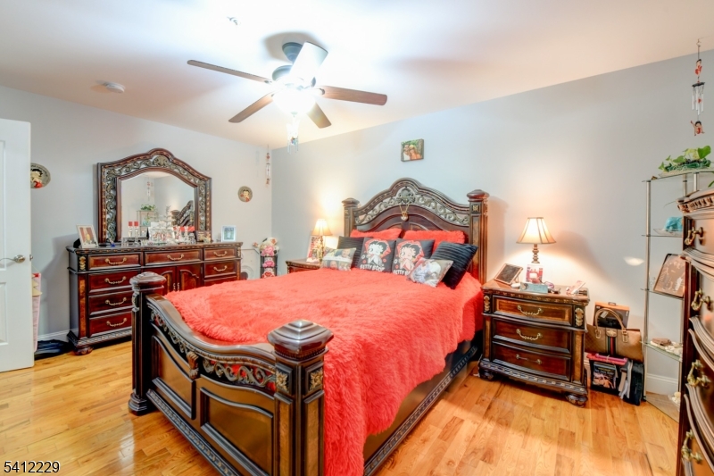 North Newark - Commercial Sale