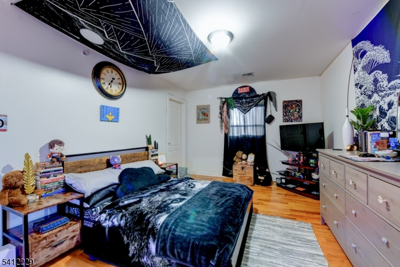 North Newark - Commercial Sale