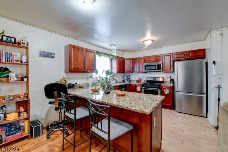 North Newark - Commercial Sale